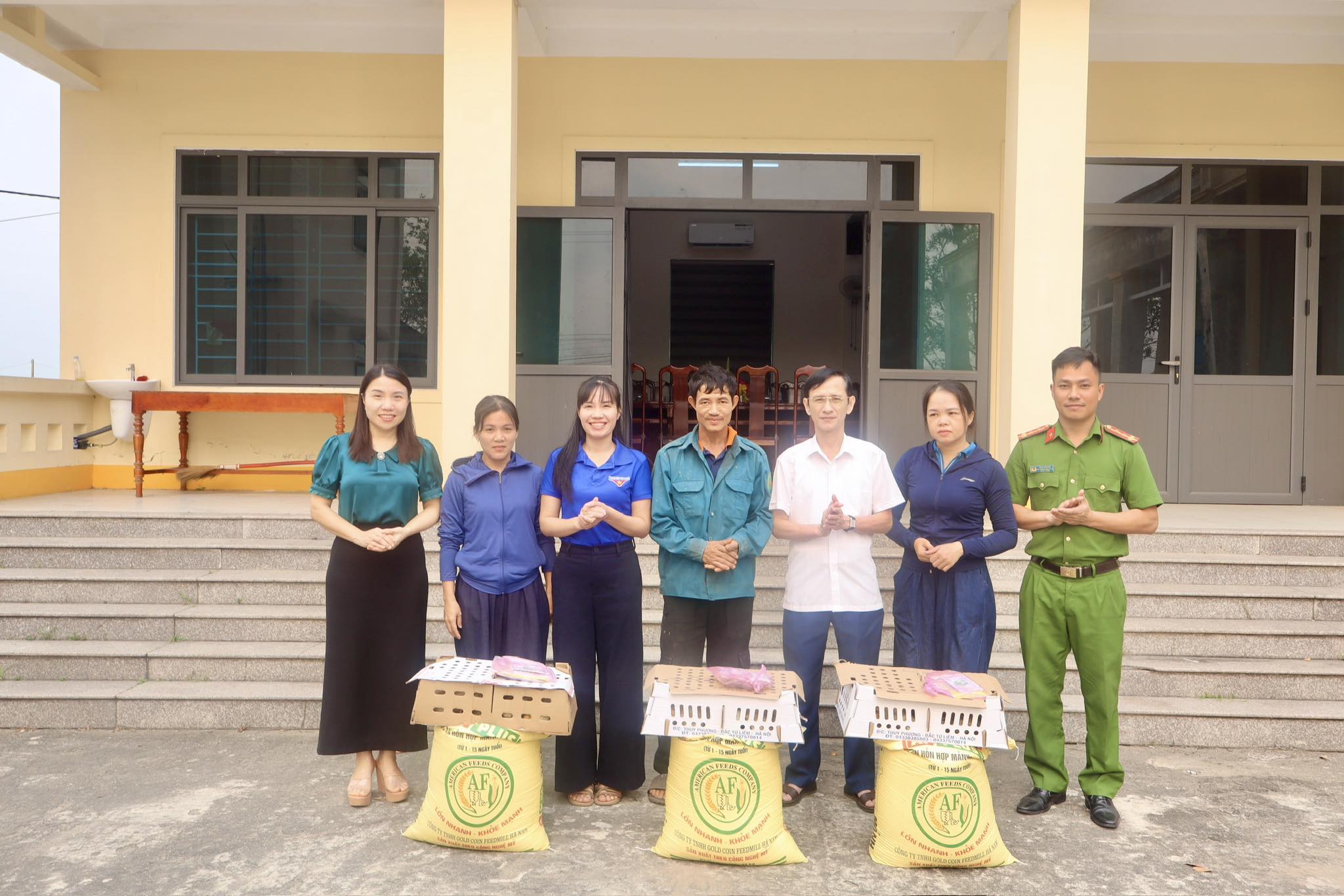 Đoàn, Hội Liên hiệp Thanh niên Gia Hanh trao sinh kế và ra mắt mô hình kinh tế thanh niên