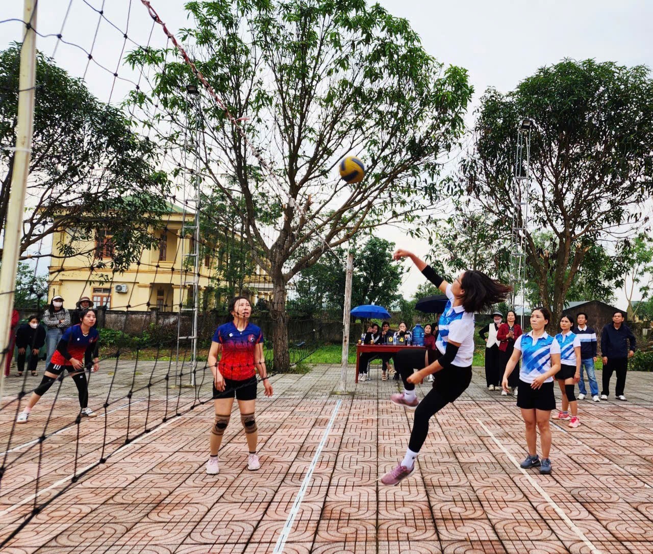 Sôi nổi giao lưu bóng chuyền các trường học xã Gia Hanh chào mừng kỷ niệm 95 năm Ngày thành lập Mặt trận Tổ quốc Việt Nam (18/11), Đại hội Mặt trận Tổ quốc tỉnh Hà Tĩnh và hướng tới kỷ niệm 43 năm Ngày Nhà giáo Việt Nam (20/11)