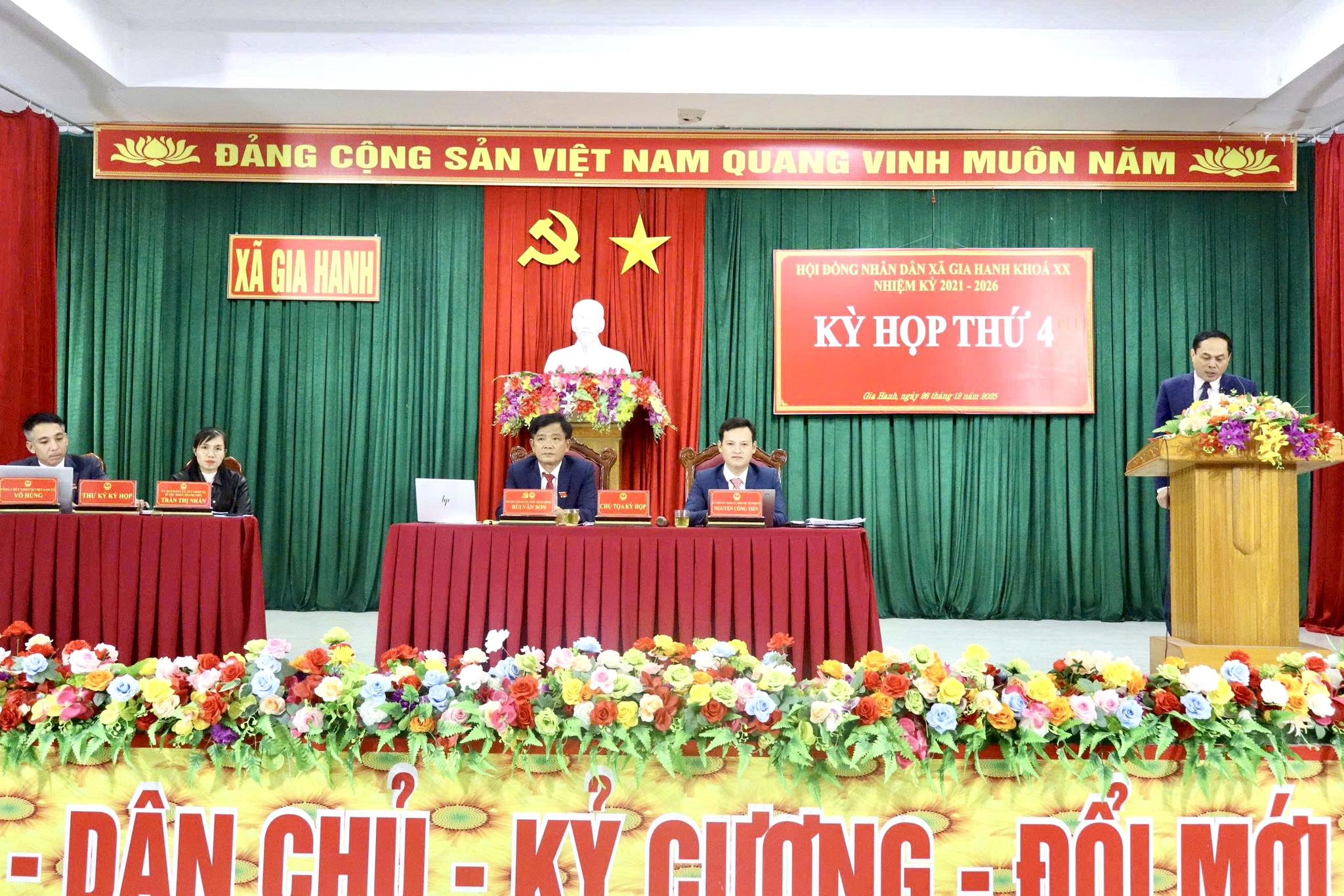Kỳ họp thứ 4, HĐND xã Gia Hanh khóa XX thành công tốt đẹp 